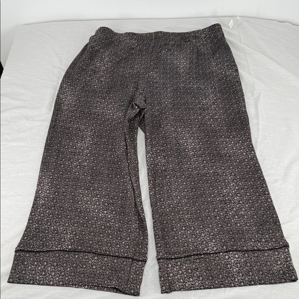 Tahari Pajama Set Wm Large Fleece Backed Satin Trim Cropped Pants Short Sleeve - Picture 4 of 13